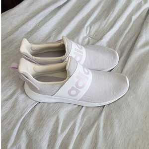 Adidas Women's Size 10 Cloudfoam White and Pale Purple